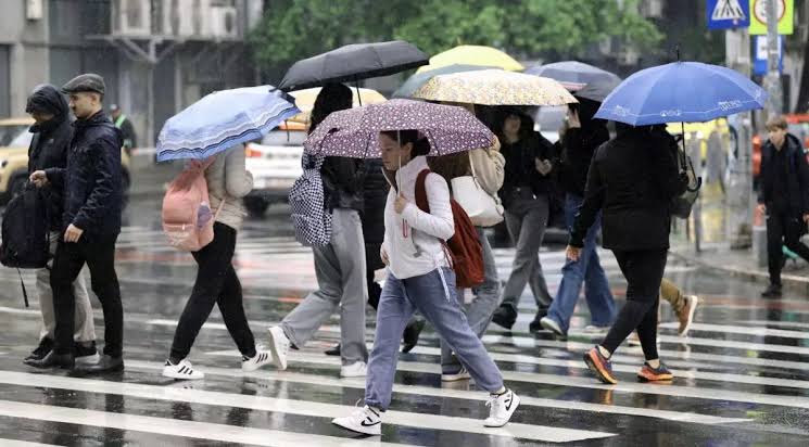 Informare meteo de ploi și răcire a vremii La munte vor fi precipitații mixte