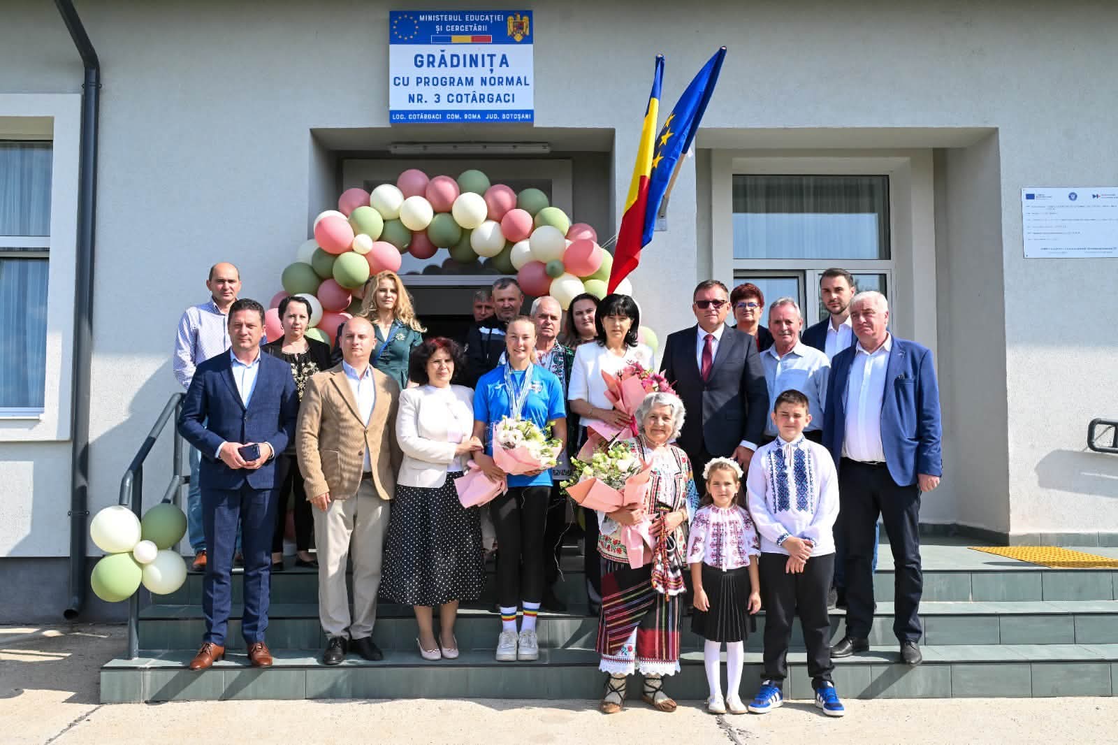 Grădiniță nouă inaugurată azi la Cotârgaci Roma Alături de edil a fost prezentă și multipla campioana europeană Anca-Andreea Culidiuc