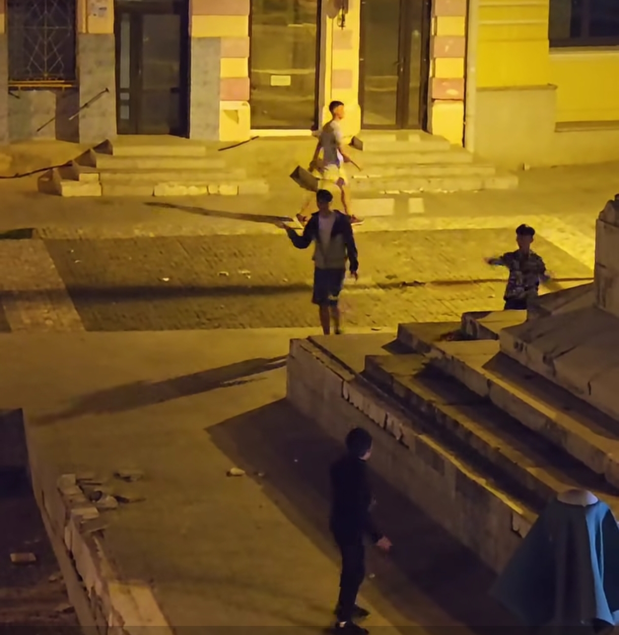 În Centrul Vechi ca-n junglă! Polițiștii s-au sesizat după imaginile din online